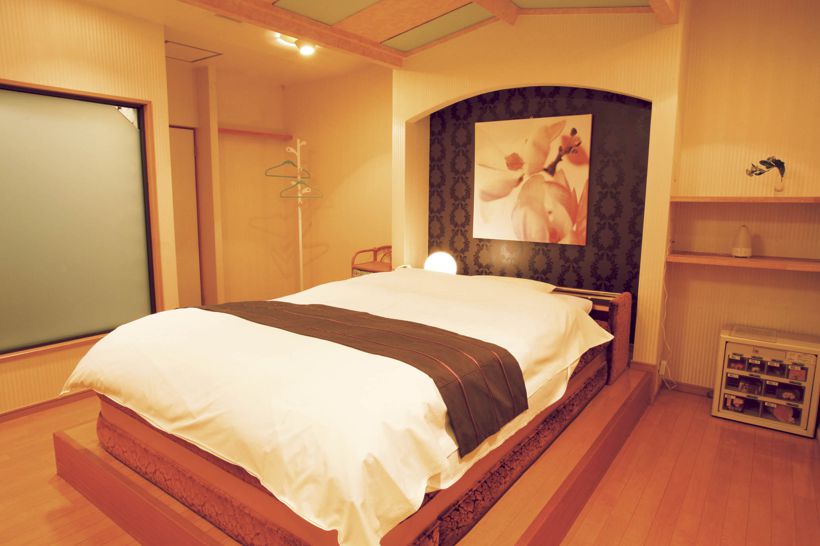 Room 002